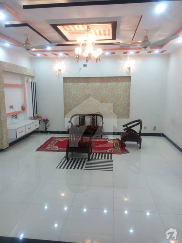 10 MARLA HOUSE AVAILABLE FOR RENT NEARBY PARK IN BAHRIA TOWN