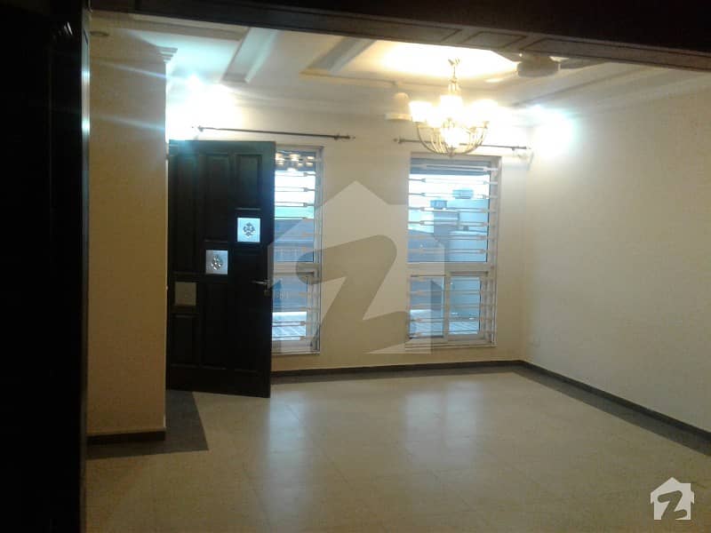 500 Sq Yard Beautiful Upper Portion For Rent In E-11/4