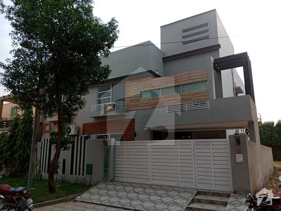 10 Marla Brand New Beautiful House For Sale In The Heart Of Bahria Town Lahore