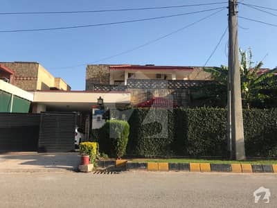 فیلکن کمپلیکس کینٹ راولپنڈی میں 4 کمروں کا 11 مرلہ مکان 3 کروڑ میں برائے فروخت۔