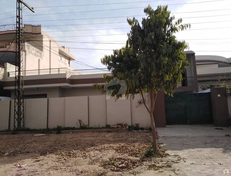 Well-Built House Available In Good Location Well-Built House Available In Good Location