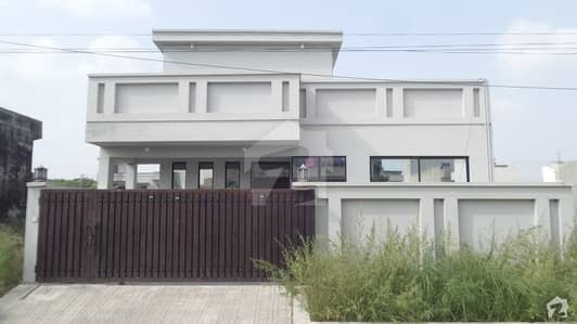 Here Is A Good Opportunity To Live In A Well-built House Here Is A Good Opportunity To Live In A Well-built House