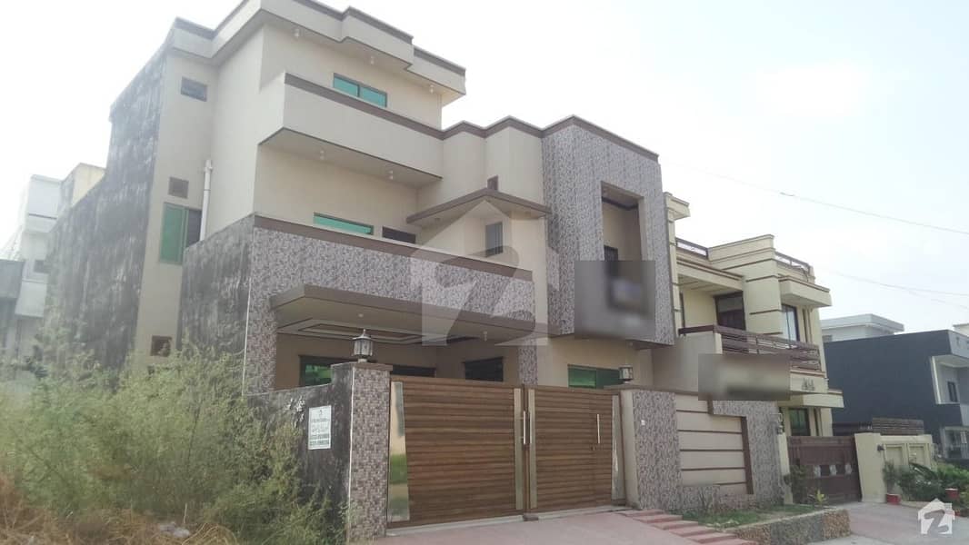 Here Is A Good Opportunity To Live In A Well-Built House Here Is A Good Opportunity To Live In A Well-Built House