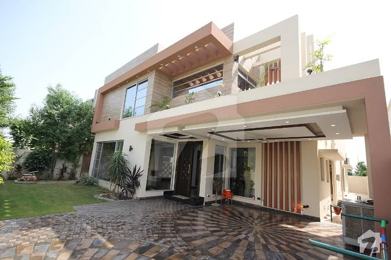Leads Offer Kanal Corner Luxury Bungalow On Prime Location