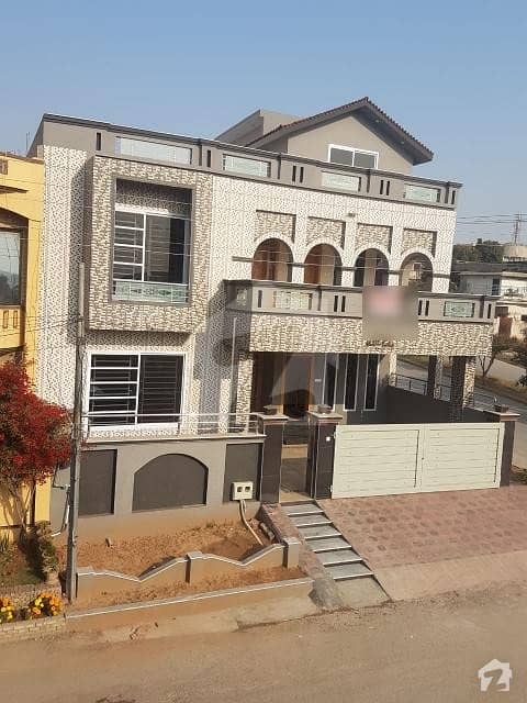 کورنگ روڈ اسلام آباد میں 6 کمروں کا 14 مرلہ مکان 2. 9 کروڑ میں برائے فروخت۔