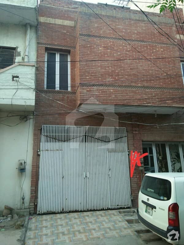 جوہر ٹاؤن فیز 1 - بلاک ای1 جوہر ٹاؤن فیز 1 جوہر ٹاؤن لاہور میں 3 کمروں کا 5 مرلہ مکان 1 کروڑ میں برائے فروخت۔