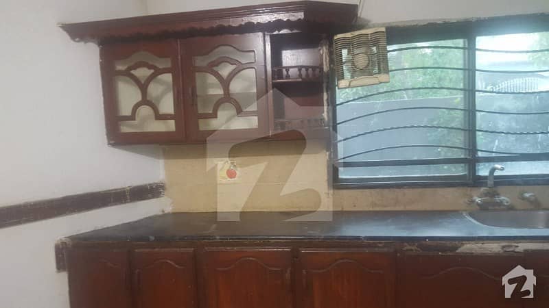 Flat for UMT students Near UMT university lahore