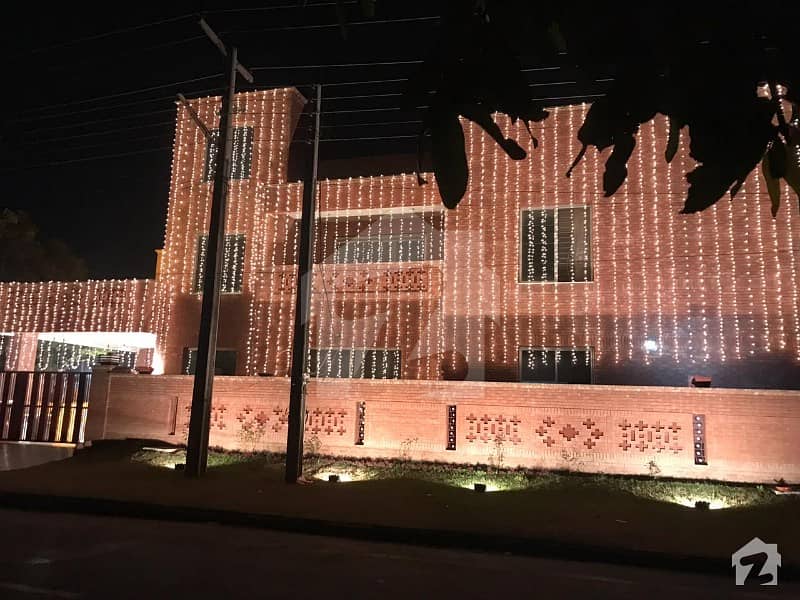 ویلینشیاء ہاؤسنگ سوسائٹی لاہور میں 5 کمروں کا 1 کنال مکان 4 لاکھ میں کرایہ پر دستیاب ہے۔