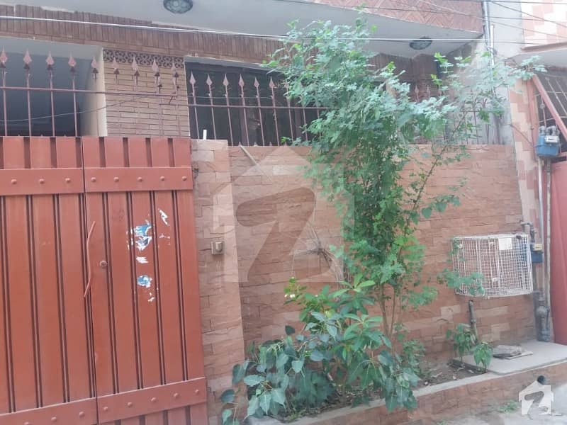 کیولری گراؤنڈ لاہور میں 3 کمروں کا 5 مرلہ مکان 1. 3 کروڑ میں برائے فروخت۔