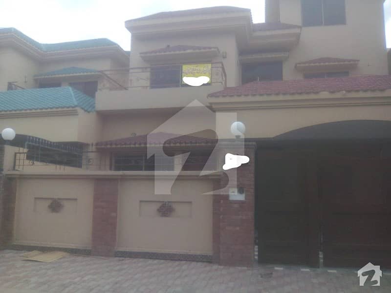 1 Kanal  Ground level Residential House Is Available For Rent At Revenue society Block B