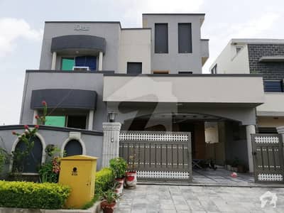 بحریہ ٹاؤن فیز 8 بحریہ ٹاؤن راولپنڈی راولپنڈی میں 5 کمروں کا 10 مرلہ مکان 1.6 کروڑ میں برائے فروخت۔ بحریہ ٹاؤن فیز 8 بحریہ ٹاؤن راولپنڈی راولپنڈی میں 5 کمروں کا 10 مرلہ مکان 1.6 کروڑ میں برائے فروخت۔