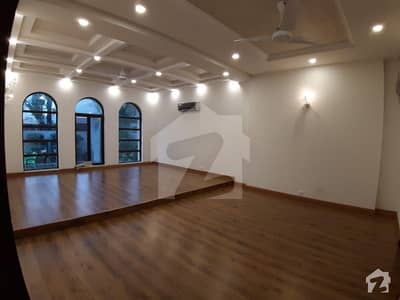 1 Kanal Slightly Used Luxury Bungalow For Sale 1 Kanal Slightly Used Luxury Bungalow For Sale