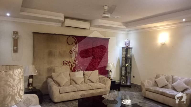ویلینشیاء ہاؤسنگ سوسائٹی لاہور میں 5 کمروں کا 1 کنال مکان 3 لاکھ میں کرایہ پر دستیاب ہے۔