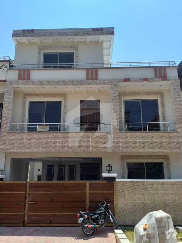 Beautiful Lavish Brand New House 30x60 G13 Islamabad