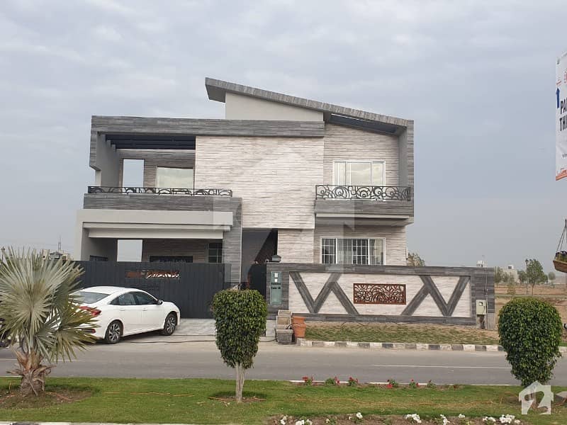 1 Kanal Beautiful Luxurious House On 100 Ft Road With Basement