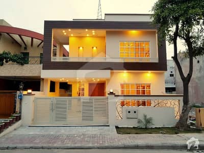Park Facing Beautiful 5 bedroom 10 Marla House Park Facing Beautiful 5 bedroom 10 Marla House