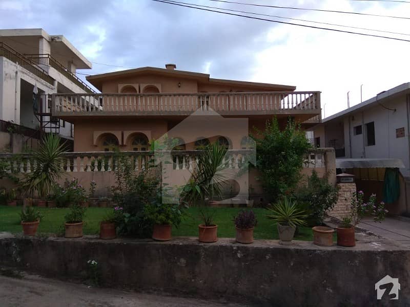 600 Square Yards 1 Kanal With 5 Bed House For Sale