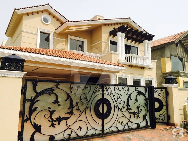Luxuries Designed 1 Kanal Bungalow Is Available For Sale