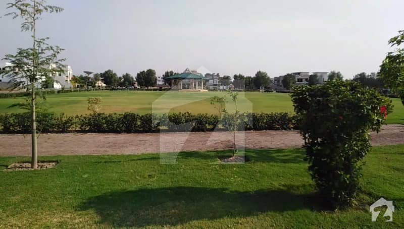 1 Kanal Prime Location Plot With Possession Sector M3 in Lake City