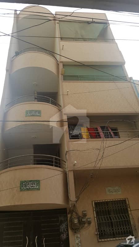 شانتی نگر گلشنِ اقبال ٹاؤن کراچی میں 8 کمروں کا 4 مرلہ مکان 1.7 کروڑ میں برائے فروخت۔
