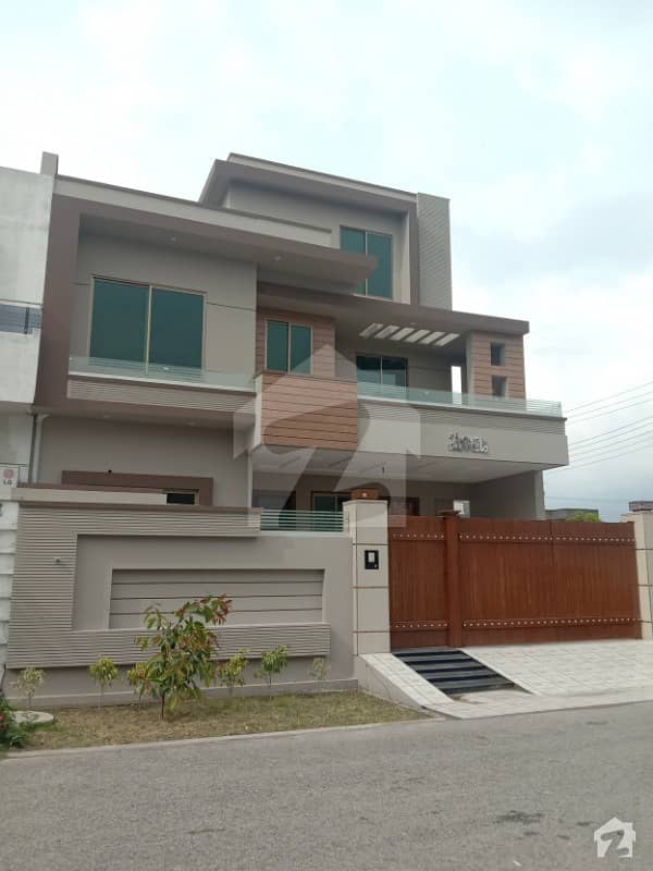 10 Marla Brand New House For Sale