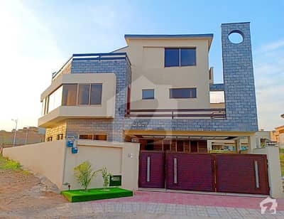 18 Marla Designer House With Specious Lawn 18 Marla Designer House With Specious Lawn