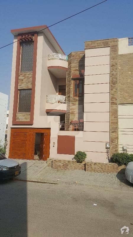 ڈی ایچ اے فیز 7 ایکسٹینشن ڈی ایچ اے ڈیفینس کراچی میں 4 کمروں کا 4 مرلہ مکان 3.2 کروڑ میں برائے فروخت۔