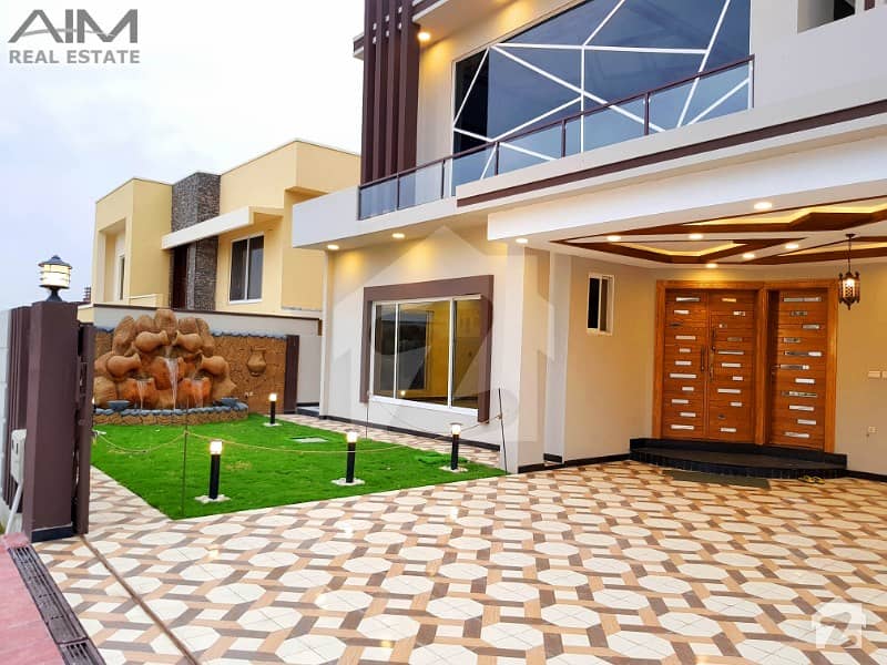 Luxurious 1 Kanal House Is Available For Sale With Decorated Lawn