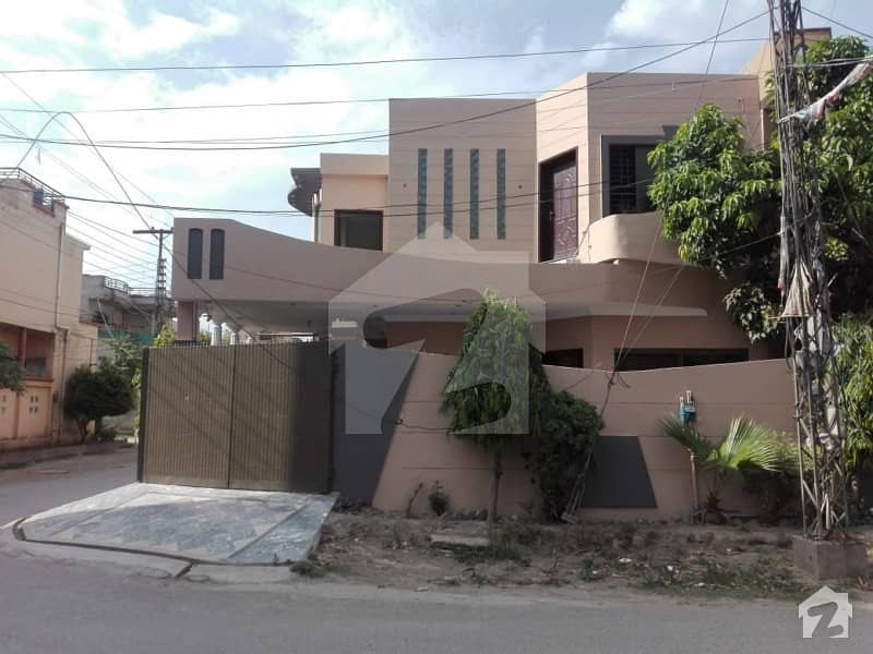 مرغزار آفیسرز کالونی لاہور میں 5 کمروں کا 10 مرلہ مکان 1. 6 کروڑ میں برائے فروخت۔