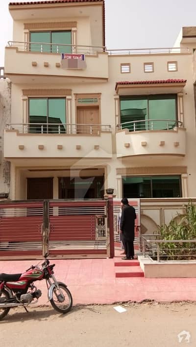 25x40 House Is Avaible For Sale At G-13 25x40 House Is Avaible For Sale At G-13