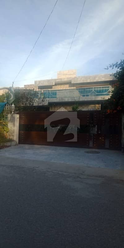 Measuring 533 Sq Yd House For Sale In F-6/1