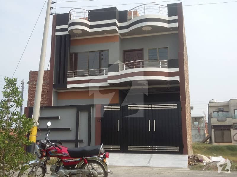 الاحمد گارڈن ہاوسنگ سکیم جی ٹی روڈ لاہور میں 4 کمروں کا 5 مرلہ مکان 85 لاکھ میں برائے فروخت۔