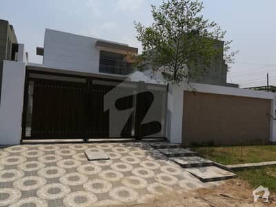 گلشنِ مدینہ فیصل آباد میں 4 کمروں کا 12 مرلہ مکان 1.7 کروڑ میں برائے فروخت۔ گلشنِ مدینہ فیصل آباد میں 4 کمروں کا 12 مرلہ مکان 1.7 کروڑ میں برائے فروخت۔