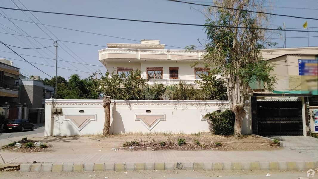 گلستانِ جوہر کراچی میں 7 کمروں کا 16 مرلہ مکان 4.9 کروڑ میں برائے فروخت۔