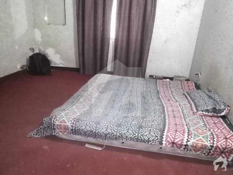 فیصل ٹاؤن ۔ بلاک بی فیصل ٹاؤن لاہور میں 1 کمرے کا 10 مرلہ کمرہ 15 ہزار میں کرایہ پر دستیاب ہے۔