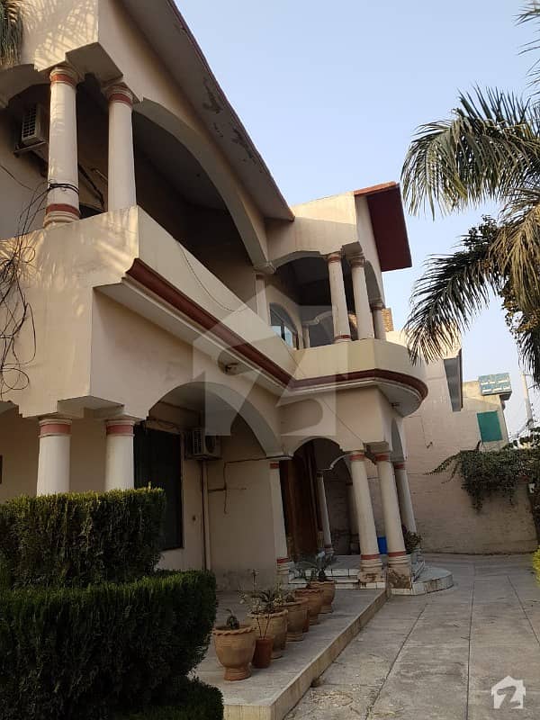 2 Kanal House In Madina Colony   38 For Sale