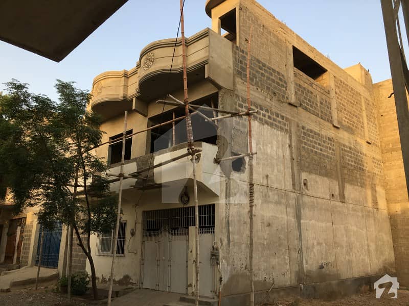 کوئٹہ ٹاؤن ۔ سیکٹر 18۔بی سکیم 33 - سیکٹر 18-بی سکیم 33 کراچی میں 6 کمروں کا 5 مرلہ مکان 1. 35 کروڑ میں برائے فروخت۔