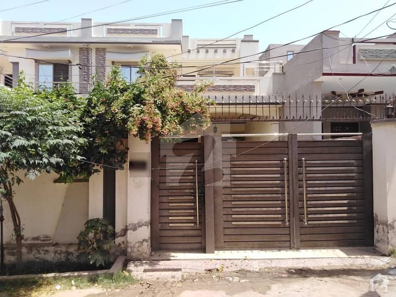 زکریا ٹاؤن ملتان میں 4 کمروں کا 10 مرلہ مکان 1. 1 کروڑ میں برائے فروخت۔