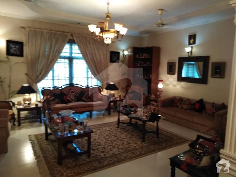 ڈی ایچ اے فیز 7 ڈی ایچ اے کراچی میں 5 کمروں کا 1 کنال مکان 9.5 کروڑ میں برائے فروخت۔