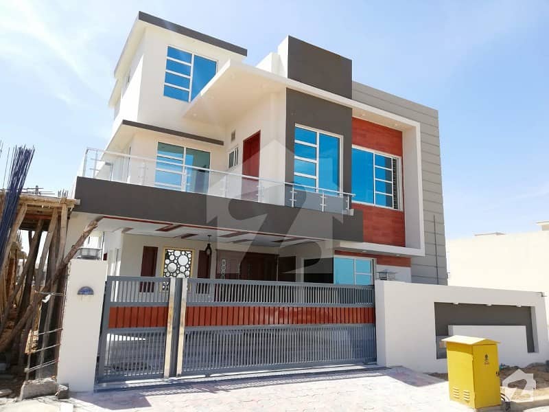 10 Marla Beautiful House In Bahria Town