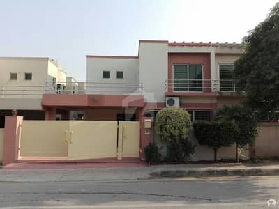 Well-Built House Available On Good Location Well-Built House Available On Good Location