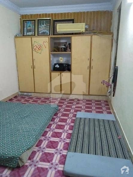 اچھرہ لاہور میں 6 کمروں کا 4 مرلہ مکان 1 کروڑ میں برائے فروخت۔