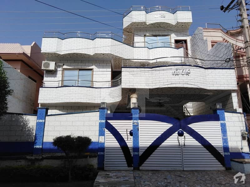 علامہ اقبال ٹاؤن بہاولپور میں 5 کمروں کا 10 مرلہ مکان 1.8 کروڑ میں برائے فروخت۔