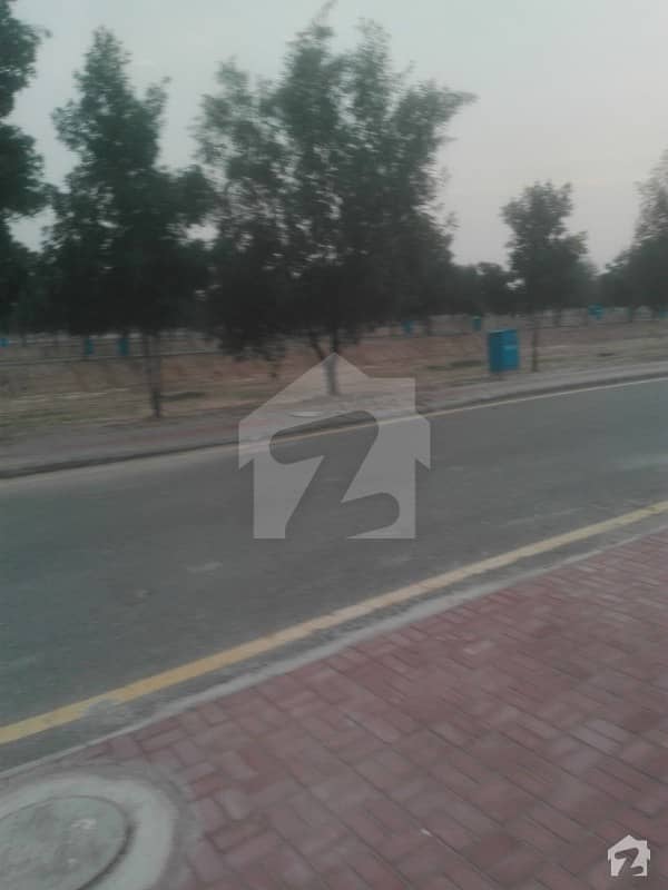 بحریہ آرچرڈ فیز 3 بحریہ آرچرڈ لاہور میں 8 مرلہ رہائشی پلاٹ 35 لاکھ میں برائے فروخت۔