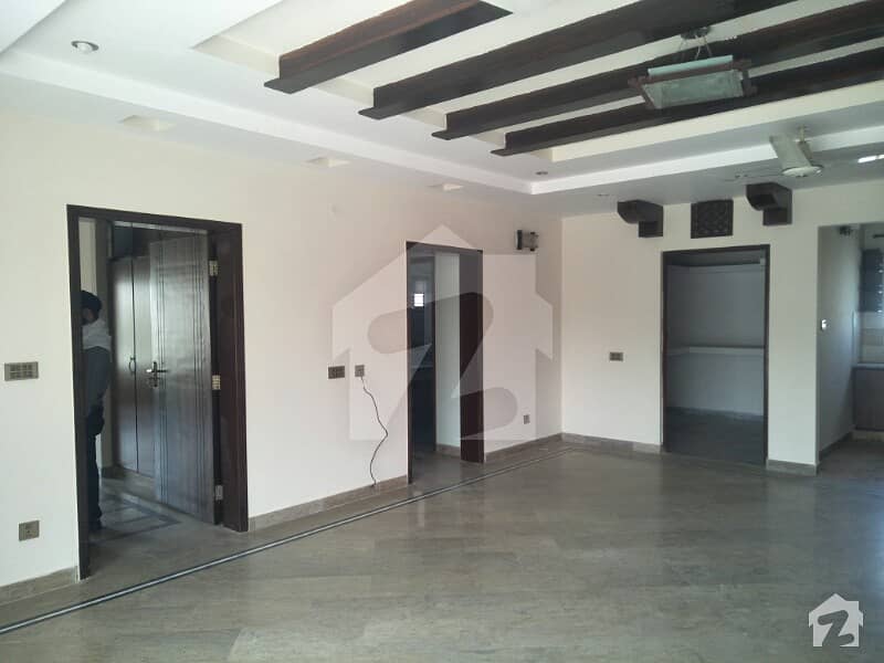 1 Kanal Upper Portion Beautiful For Rent