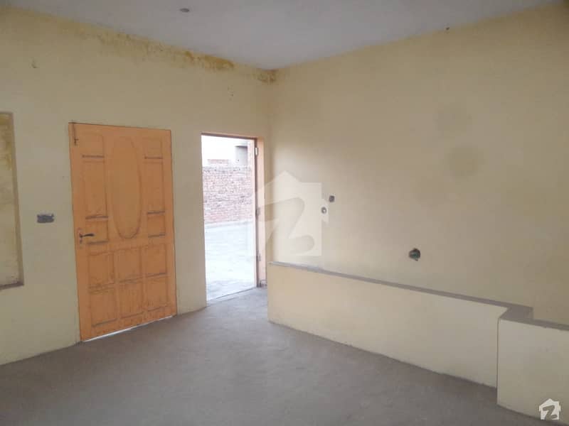 صمد پورہ روڈ اوکاڑہ میں 6 کمروں کا 12 مرلہ مکان 95 لاکھ میں برائے فروخت۔