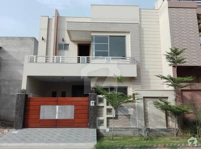 Here Is A Good Opportunity To Live In A Well-Built Here Is A Good Opportunity To Live In A Well-Built