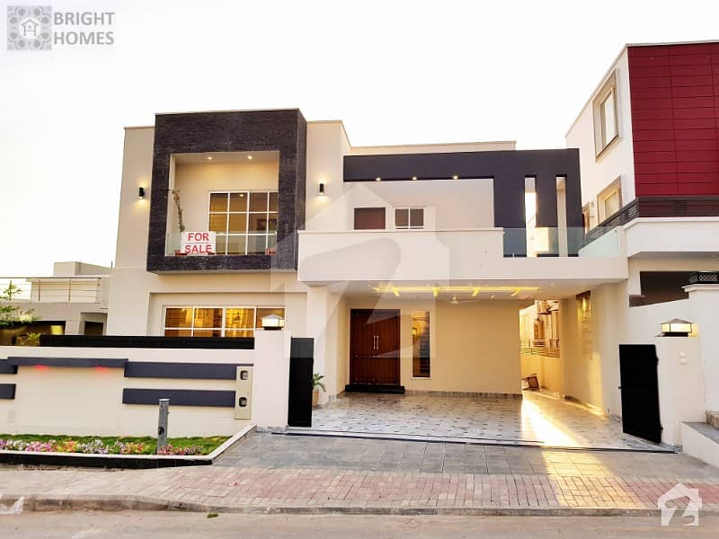 Amazing 1 Kanal 5 Bed House For Sale