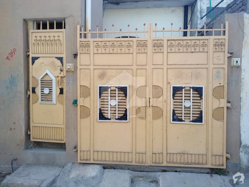 حیات آباد فیز 1 حیات آباد پشاور میں 5 کمروں کا 10 مرلہ مکان 2.25 کروڑ میں برائے فروخت۔