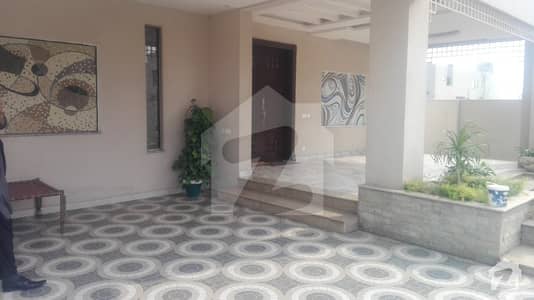 1 Kanal Lavish House 5 Bedroom Company Kitchen TV Lounge near to Big Park Main Boulevard 1 Kanal Lavish House 5 Bedroom Company Kitchen TV Lounge near to Big Park Main Boulevard